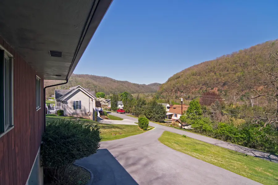 618 Greenbrier Avenue, Hinton, WV 25951 - #3