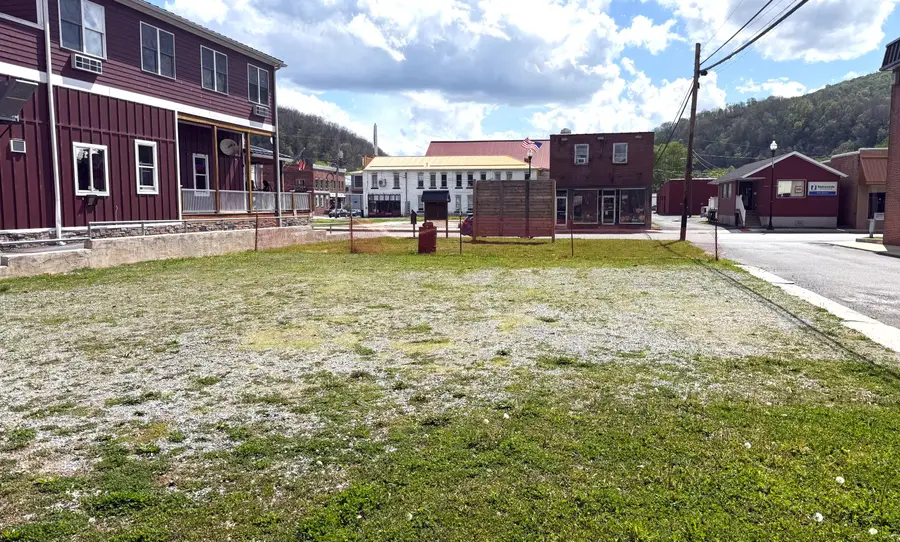 213 8th St, Marlinton, WV 24954 - #2