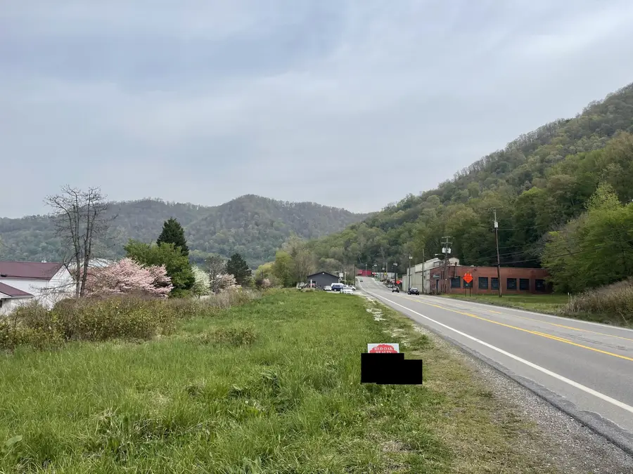 966 Midland Trl, Smithers, WV 25186 - #2