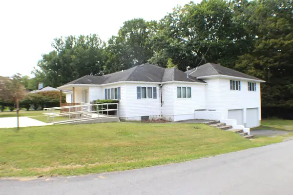 818 13th Ave, Marlinton, WV 24954