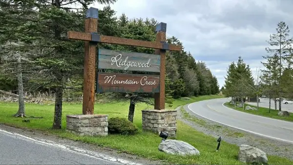 42 Ridgewood St., Snowshoe, WV 26209
