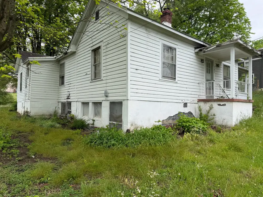 357 Washington St, Alderson, WV 24910 - #2