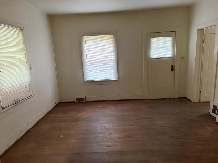 357 Washington St, Alderson, WV 24910 - #3