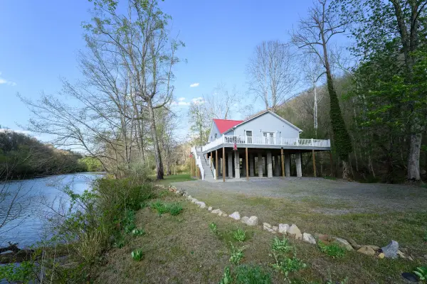 397 Coffman Hill Rd, Ronceverte, WV 24970
