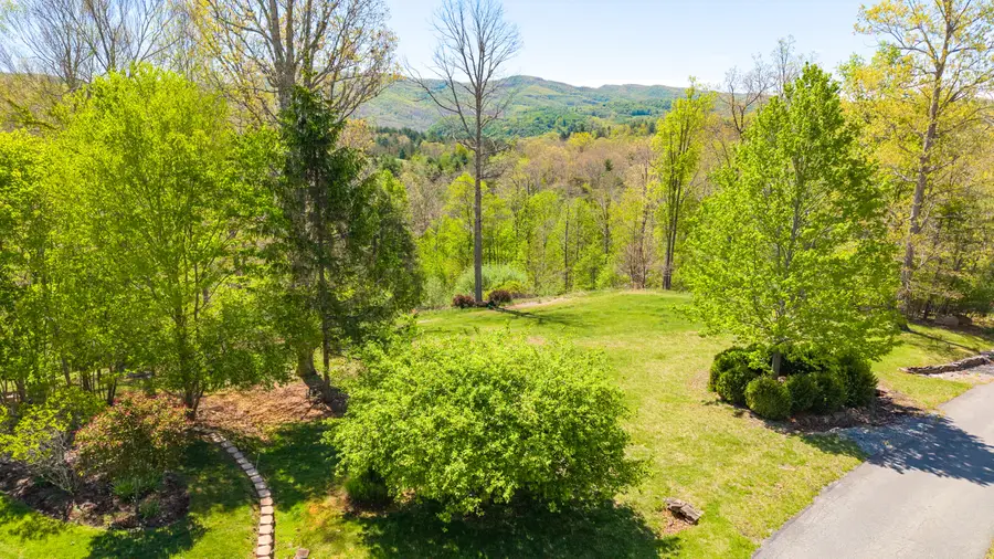 408 Fox Ridge Dr, Caldwell, WV 24925 - #2