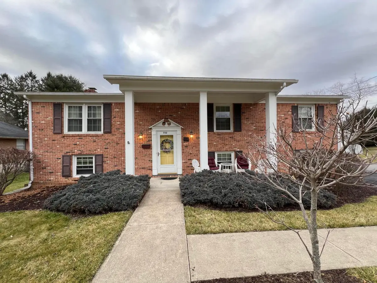 732 Lafayette St, Lewisburg, WV 24901 - #1