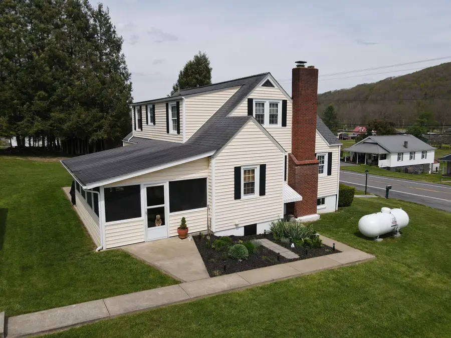 1692 S Sewell St, Rainelle, WV 25962 - #3