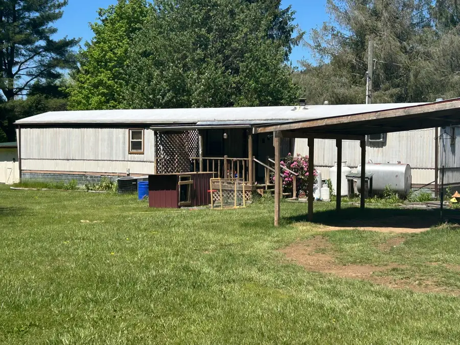 314 Mcdermott Ave, White Sulphur Springs, WV 24986 - #2