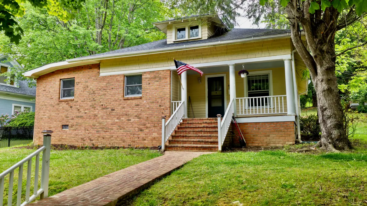 507 Church St, Lewisburg, WV 24901 - #1