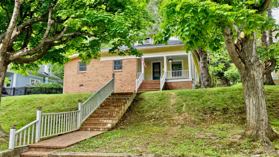 507 Church St, Lewisburg, WV 24901 - #3
