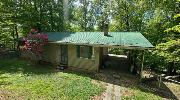 186 View Rd, Alderson, WV 24910