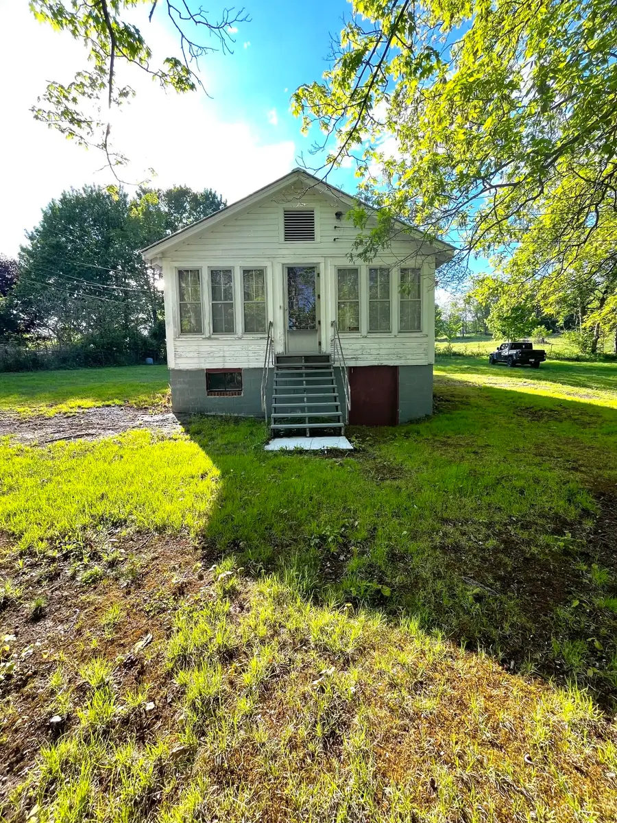 447 Settlement Dr, Charmco, WV 25958 - #2