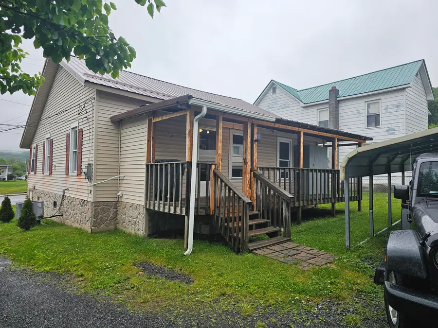 430 Greenbrier Ave, Rainelle, WV 25962 - #2