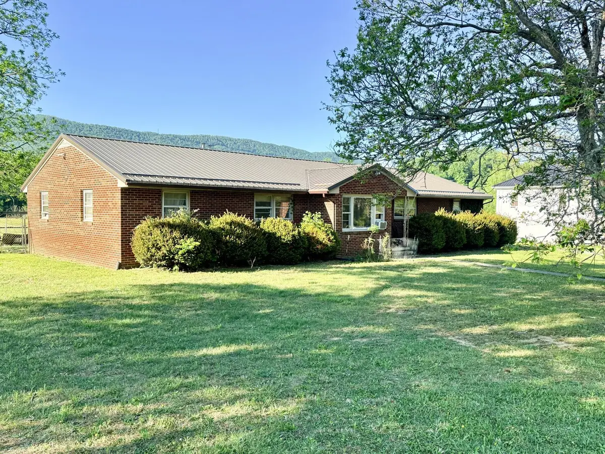 2088 S Seneca Trl, Peterstown, WV 24963 - #1
