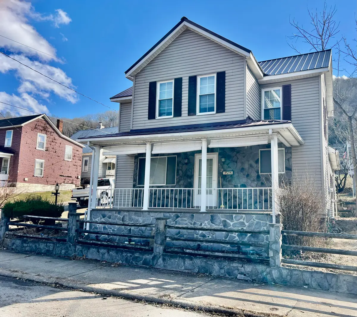 822 Summers St, Hinton, WV 25951 - Image #1