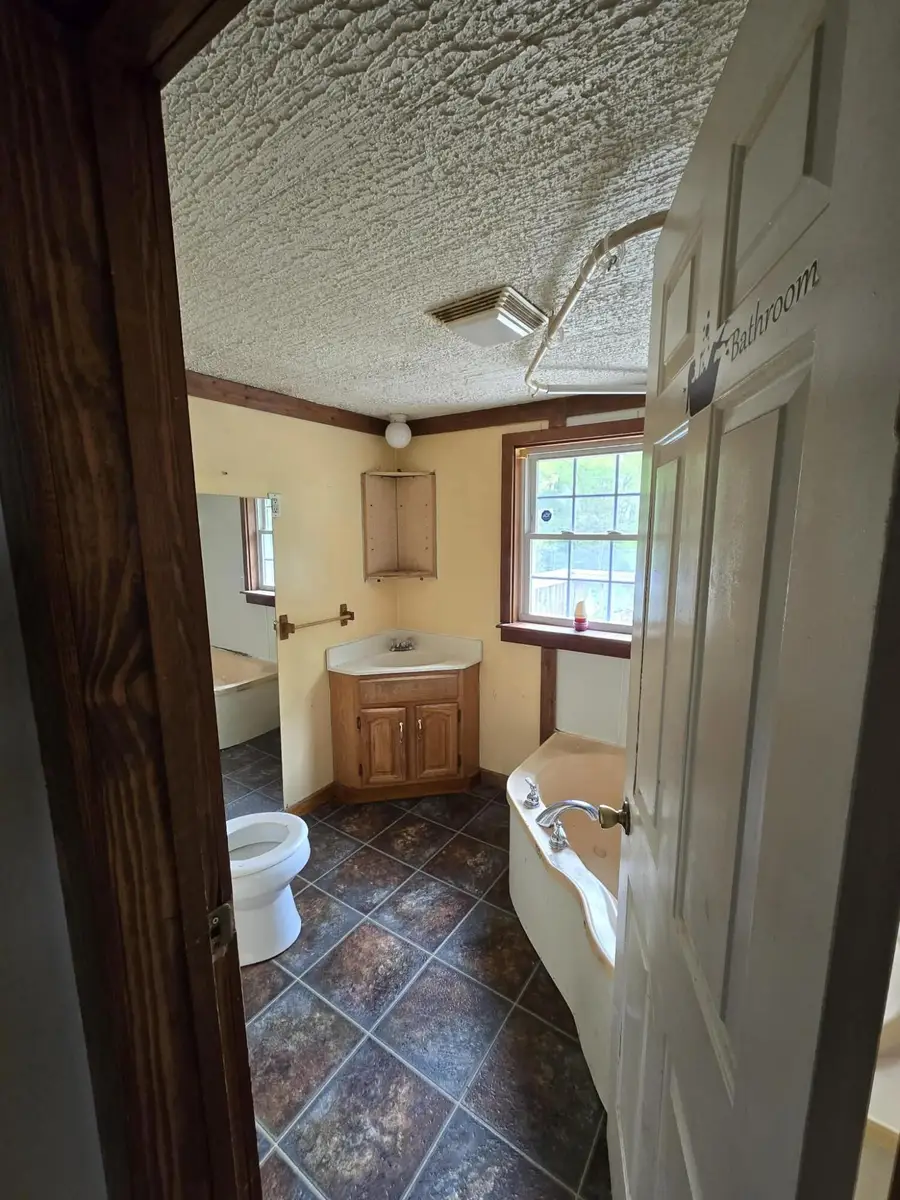 158 Basin St, Beckley, WV 25801 - #3