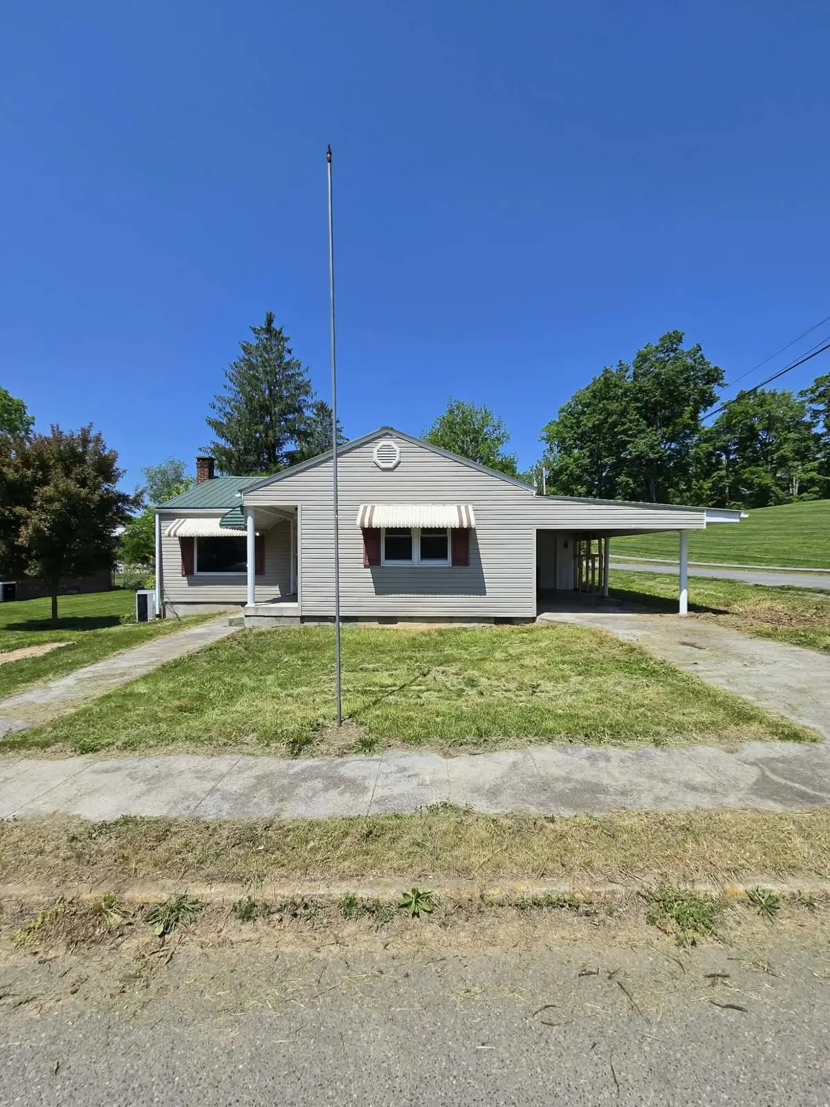 279 Walnut Ave, Alderson, WV 24910 - #1