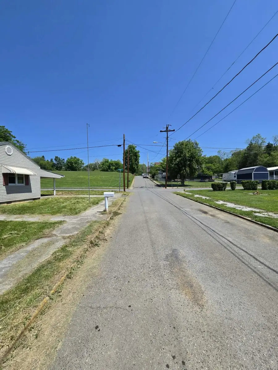279 Walnut Ave, Alderson, WV 24910 - #3