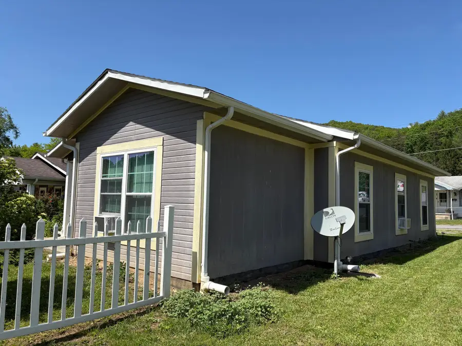 134 Spruce St, White Sulphur Springs, WV 24986 - #2