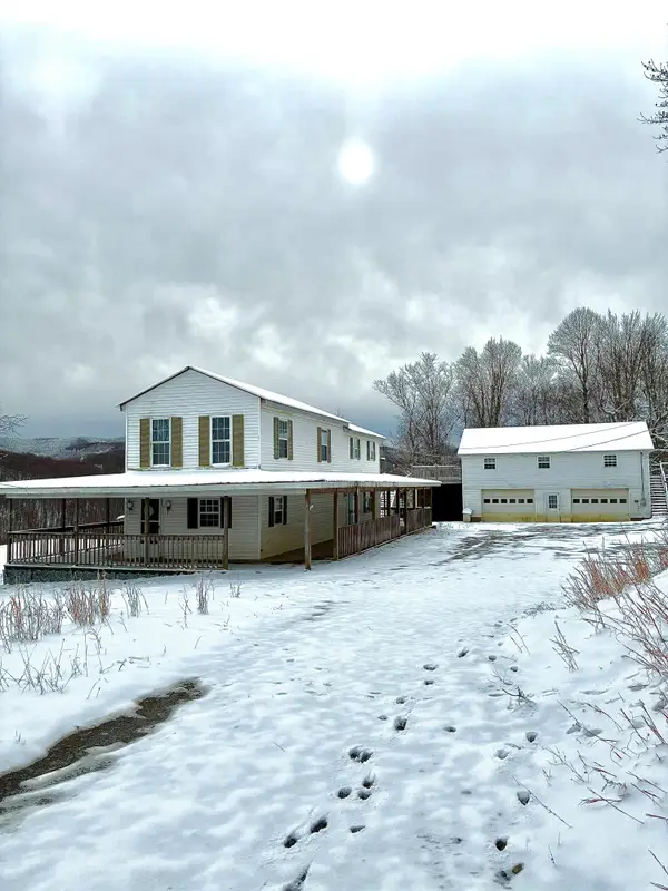 1061 Peaser Road, Leivasy, WV 26676