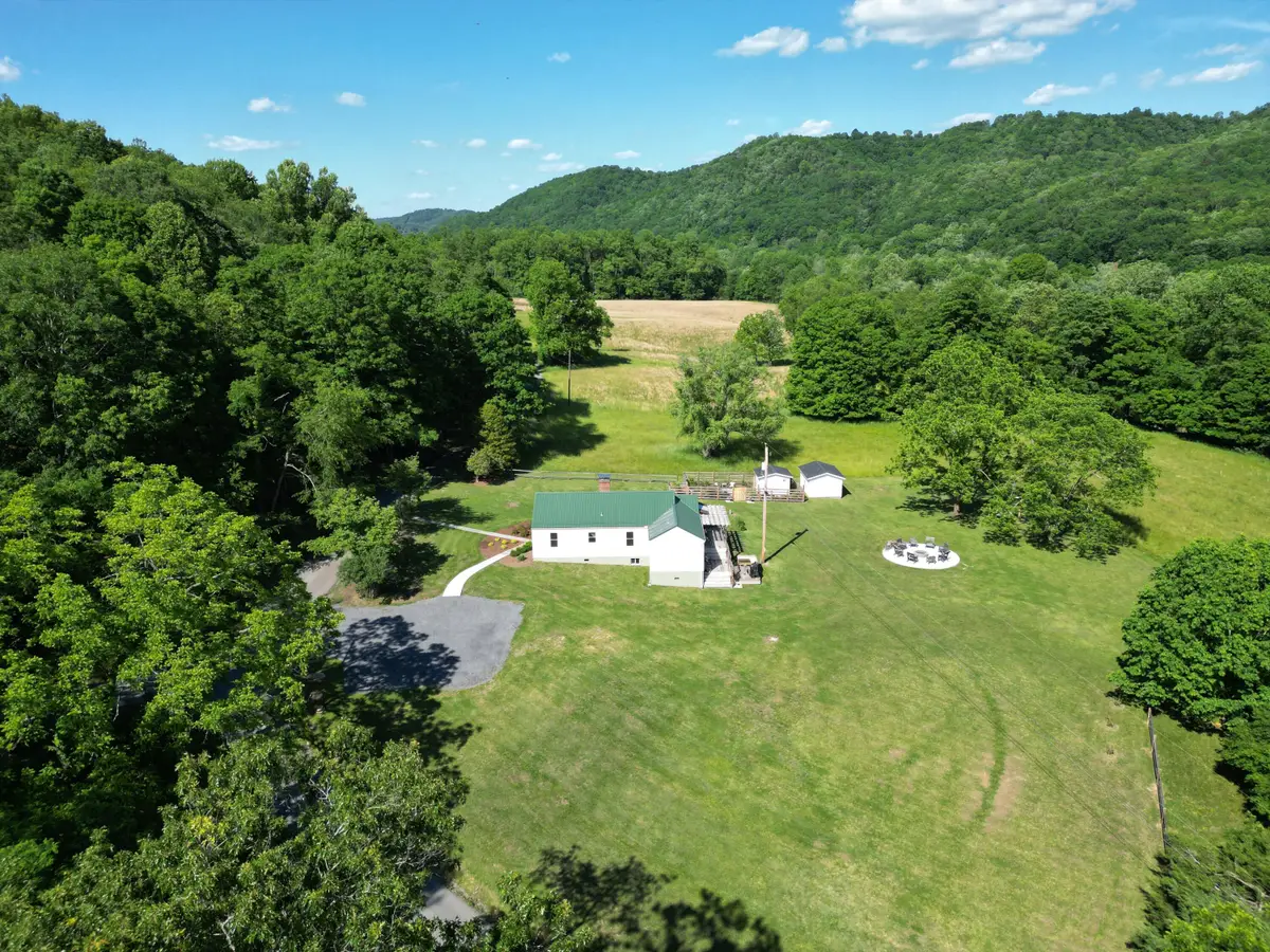 1999 Rockland Rd, Ronceverte, WV 24970 - #1