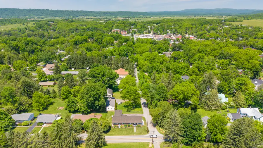 577 Holt Ln, Lewisburg, WV 24901 - #2