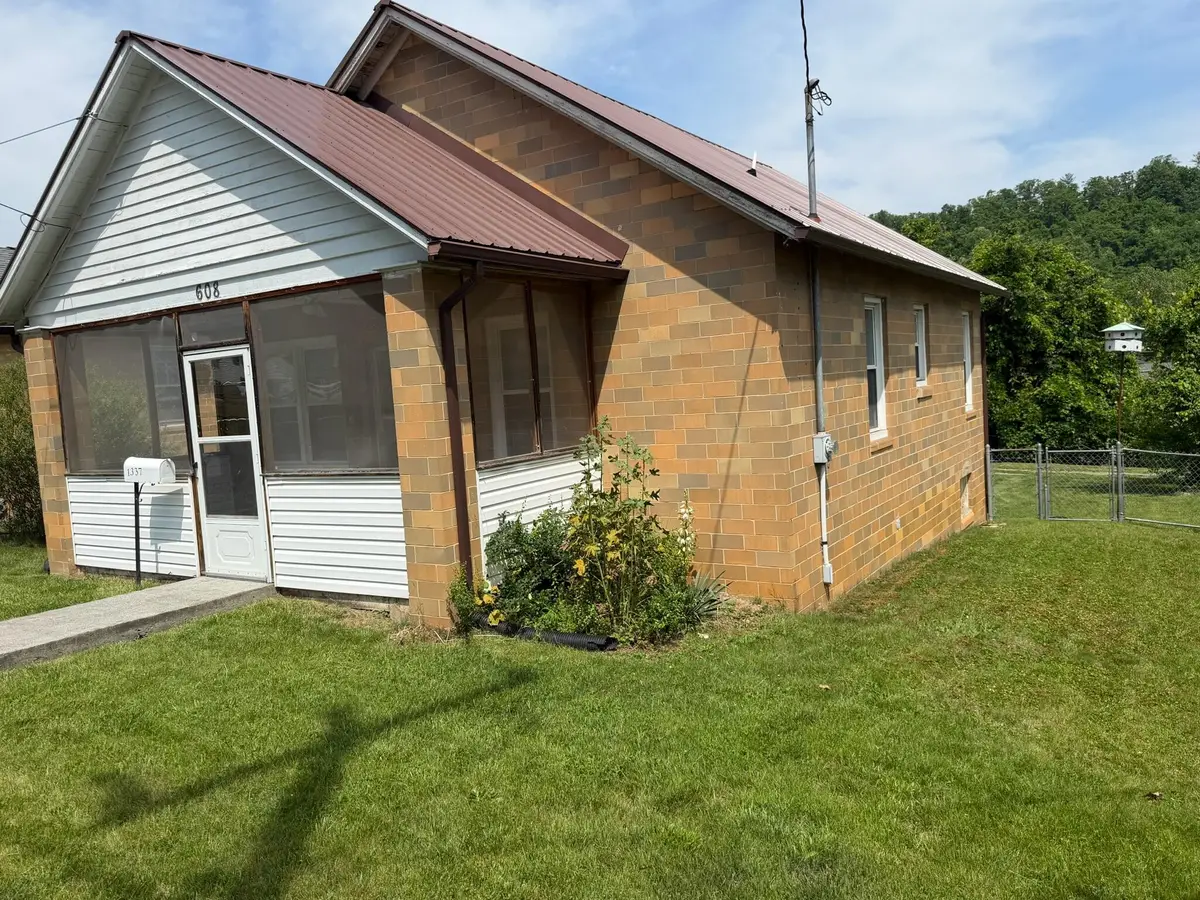 1337 E Main St, White Sulphur Springs, WV 24986 - #1