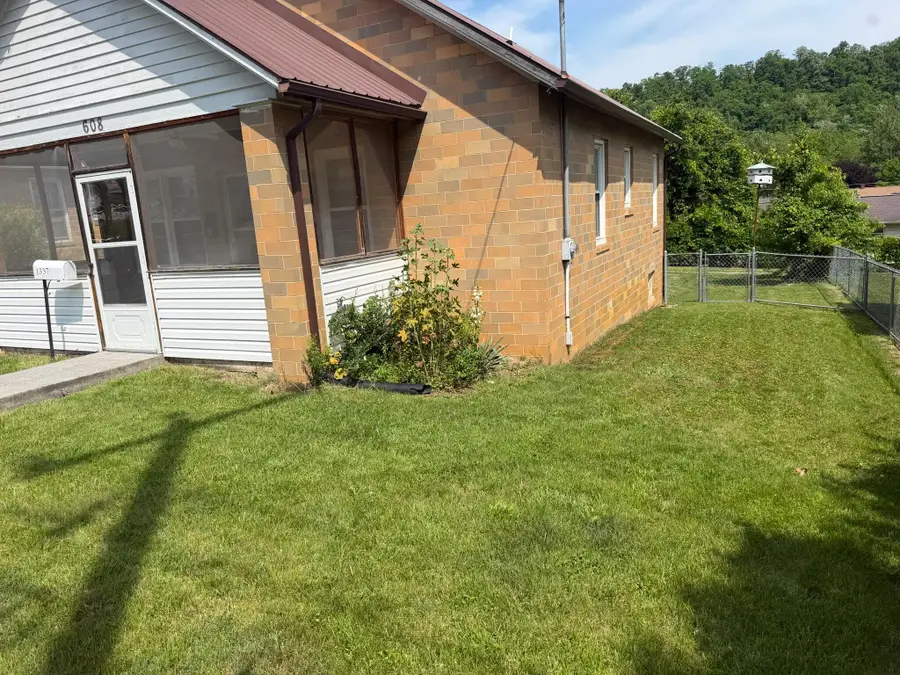 1337 E Main St, White Sulphur Springs, WV 24986 - #3