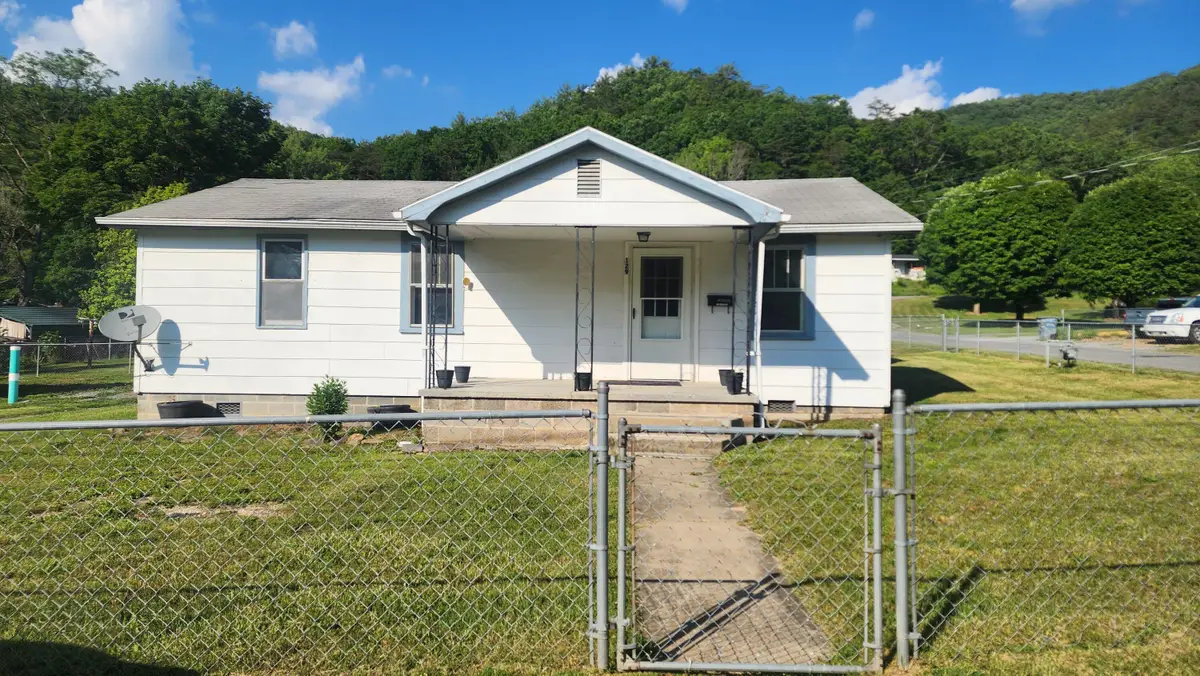 129 Spruce St, White Sulphur Springs, WV 24986 - #1