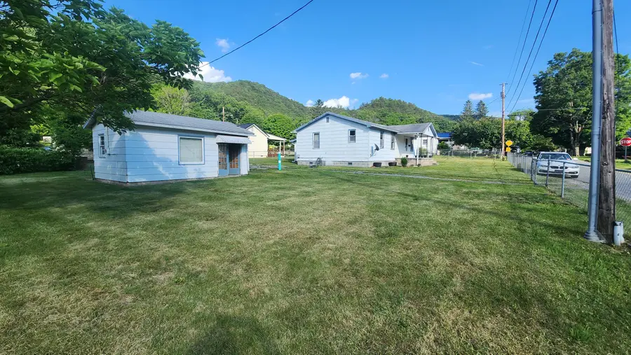 129 Spruce St, White Sulphur Springs, WV 24986 - #3