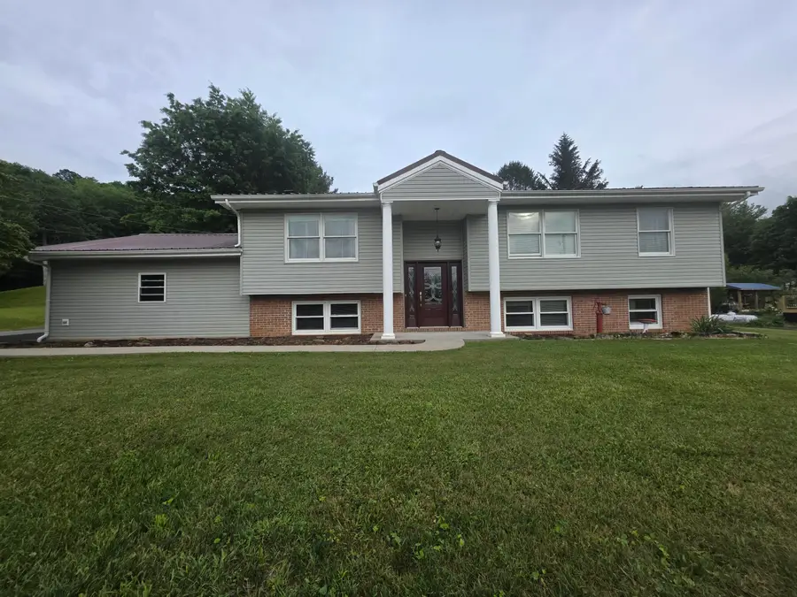 381 Pennsylvania Ave, Rainelle, WV 25962 - #2