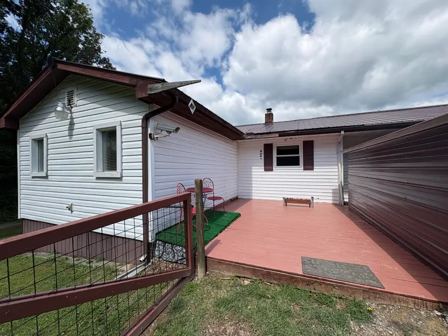 12322 Alta Dr, Asbury, WV 24916 - #2