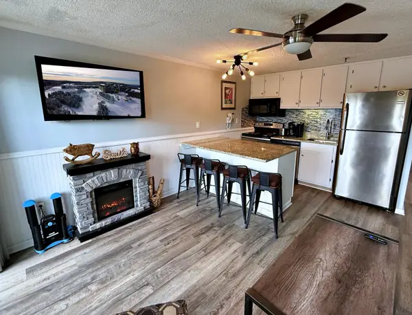 265 Mountain Lodge, Snowshoe, WV 26209