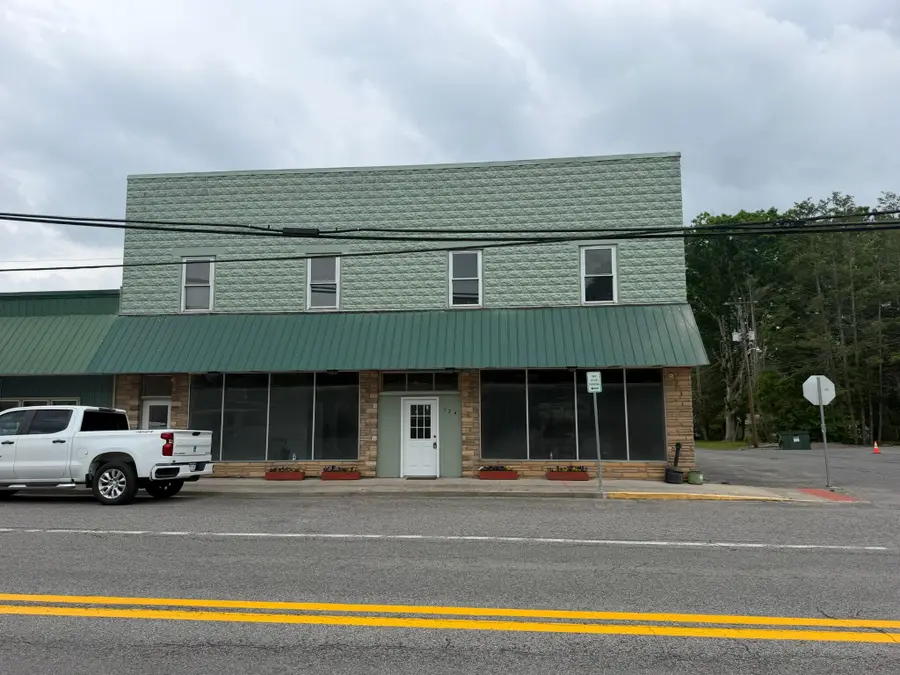 526 Nicholas St, Rupert, WV 25984 - #2