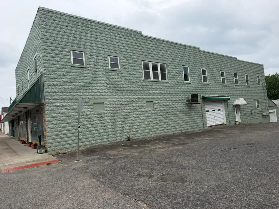 526 Nicholas St, Rupert, WV 25984 - #3