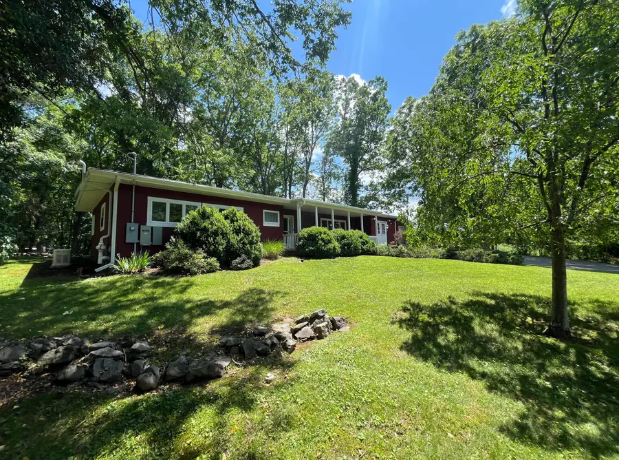 491 Bell Dr, Lewisburg, WV 24901 - #2