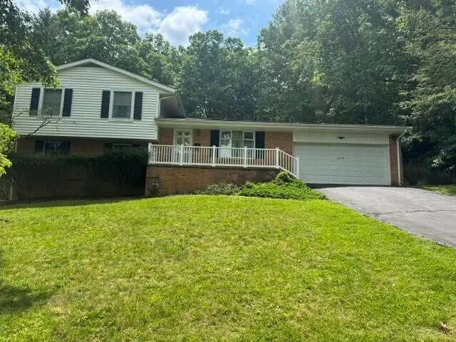 229 Highland Cir, Lewisburg, WV 24901 - #2