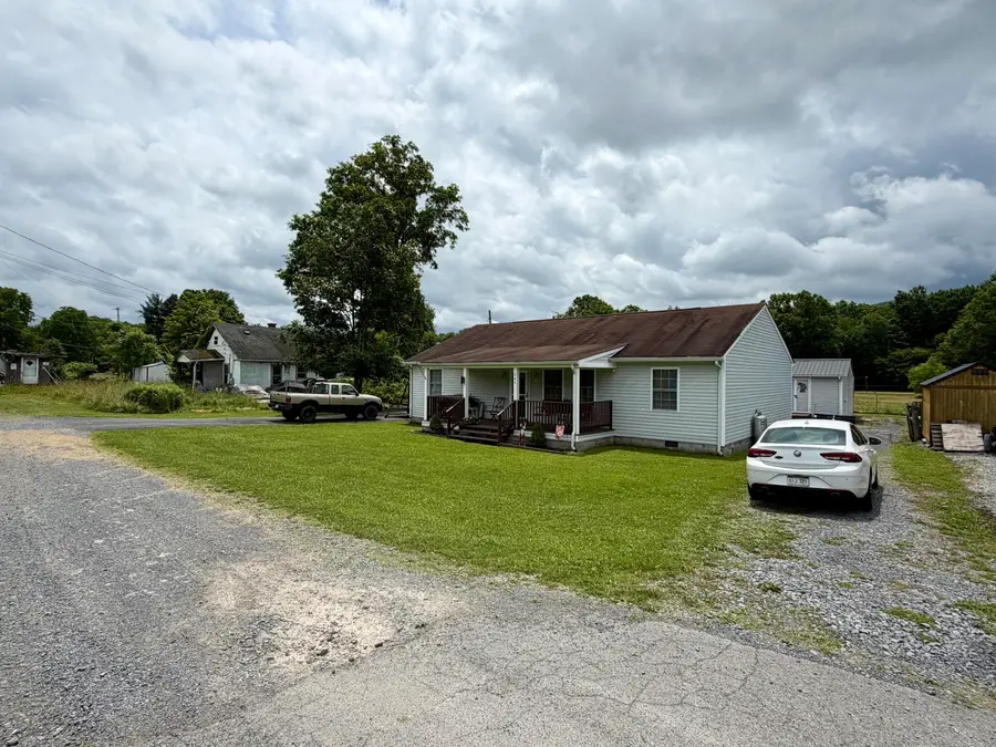 284 Lewis St, Rupert, WV 25984 - #2
