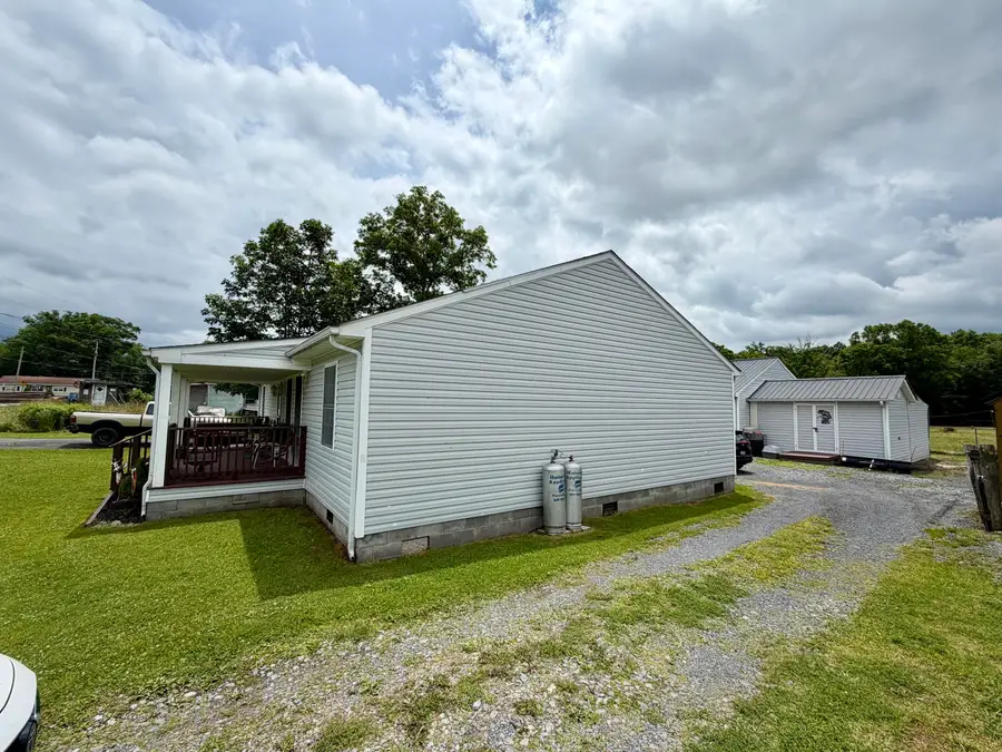 284 Lewis St, Rupert, WV 25984 - #3