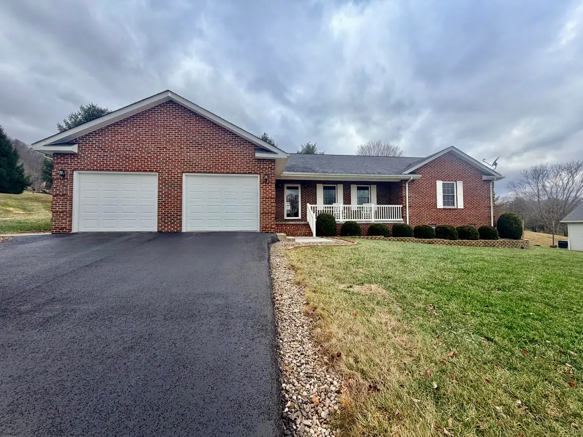 468 Fountain Springs Dr, Peterstown, WV 24963 - Image #1