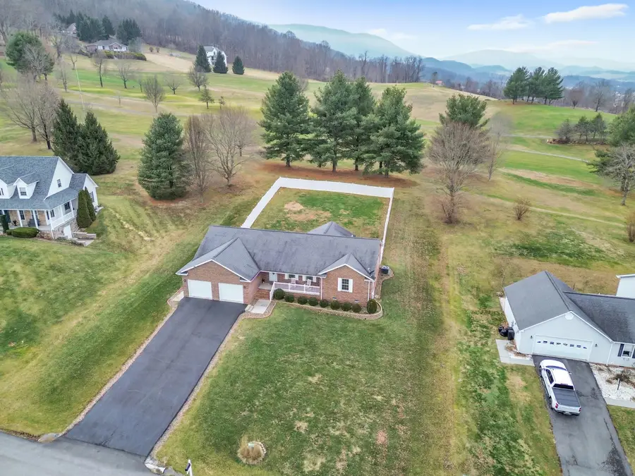 468 Fountain Springs Dr, Peterstown, WV 24963 - Image #2