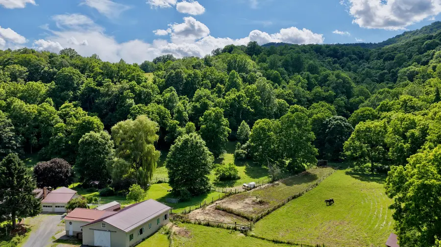 3627 Sampson Rd, Lewisburg, WV 24901 - #2