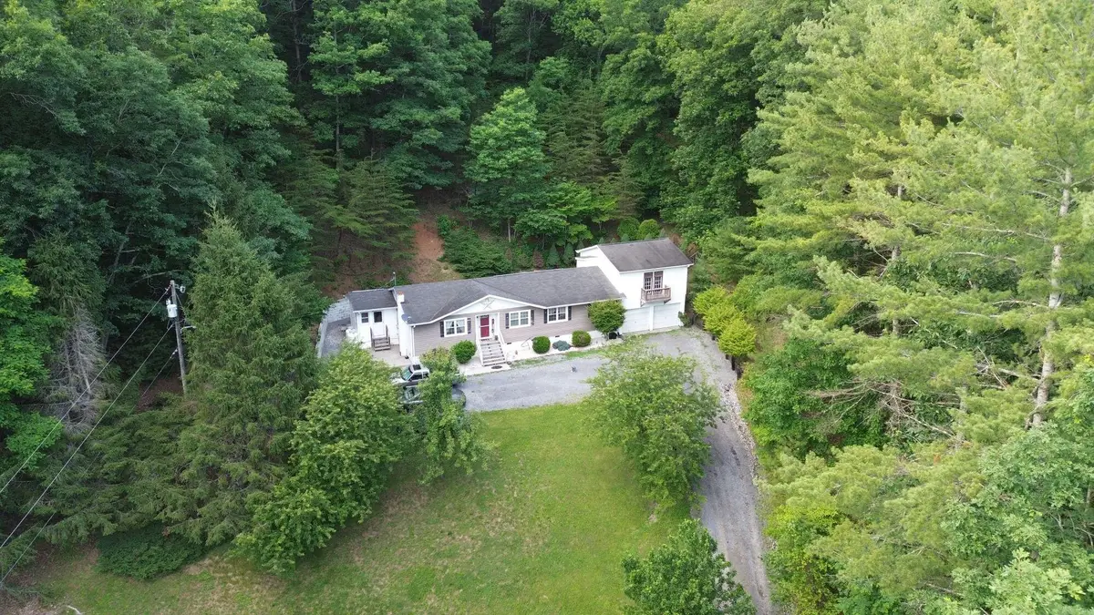 291 Woodlawn St, White Sulphur Springs, WV 24986 - #1