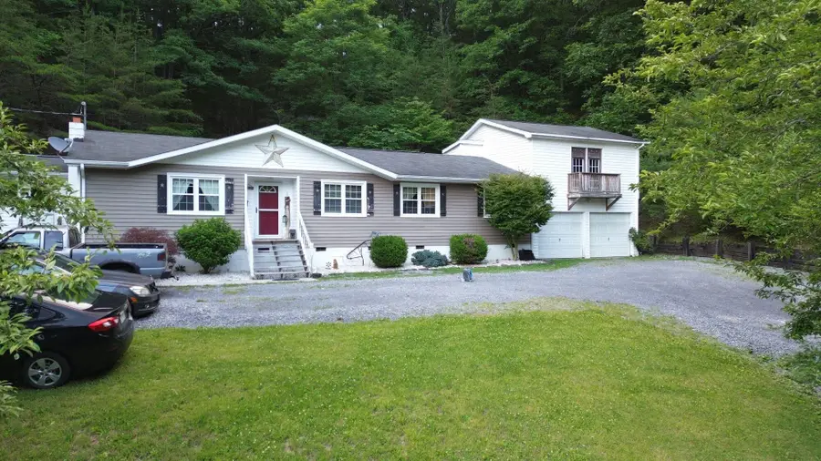 291 Woodlawn St, White Sulphur Springs, WV 24986 - #3