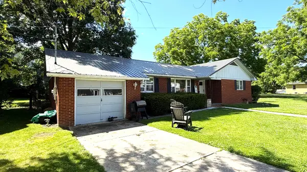 818 15th, Marlinton, WV 24954