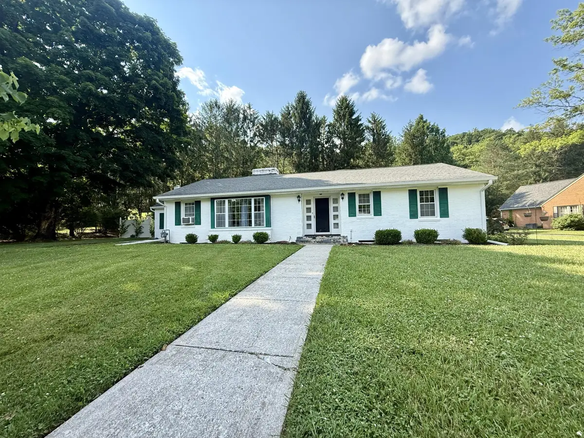 114 Orchard Dr, Narrows, VA 24124 - #1
