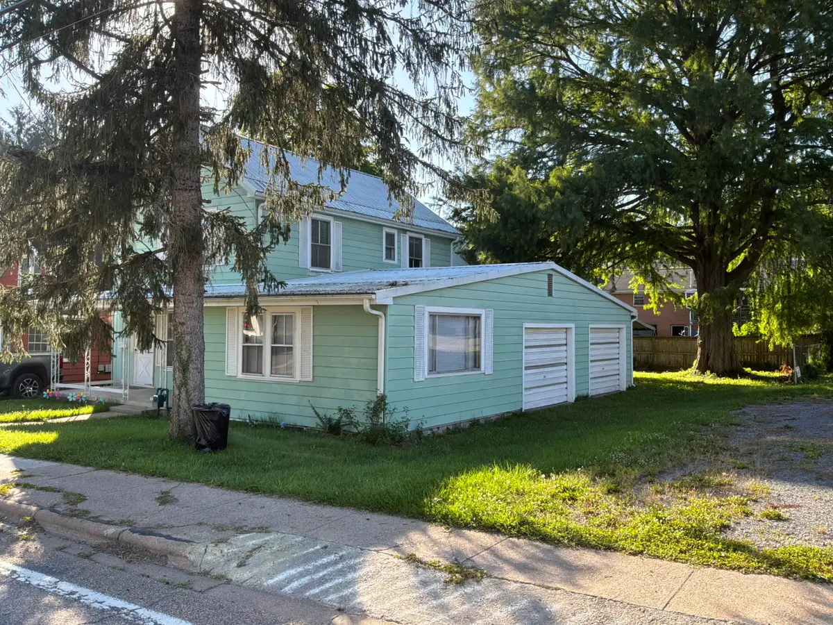 810 Pocahontas Ave, Ronceverte, WV 24970 - #1