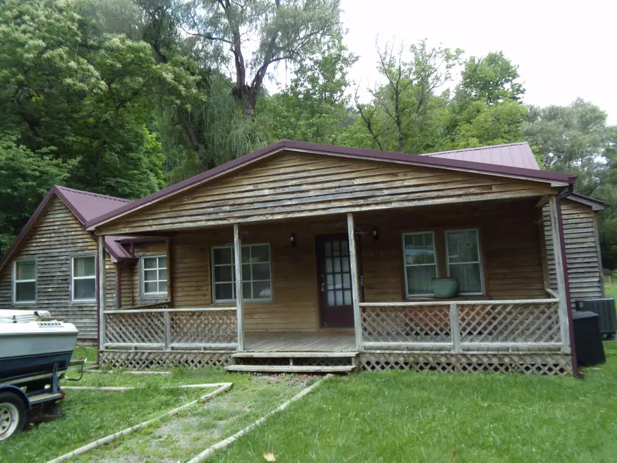 120 Wickham St, Alderson, WV 24910 - #2
