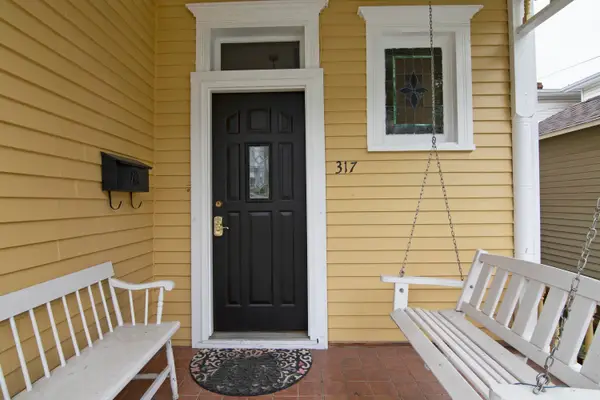 317 James St, Hinton, WV 25951