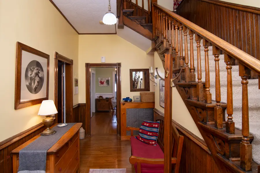 317 James St, Hinton, WV 25951 - #3